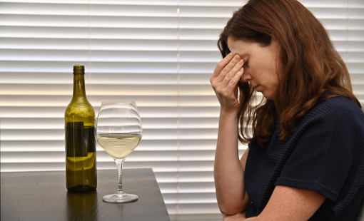 Женский алкоголизм. Причины и лечение