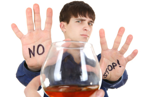 Алкоголь наносит большой вред на организм. Мы поможем избавиться от зависимости!